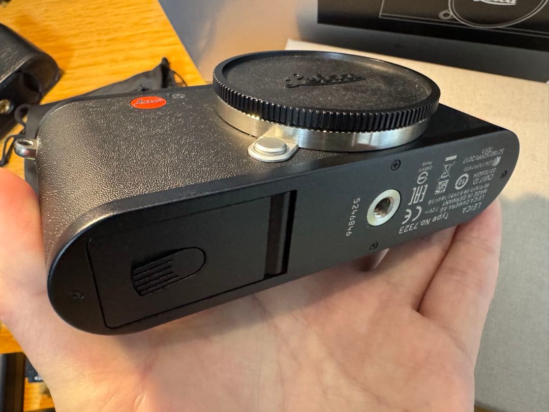 Leica CL ボディ　箱、予備バッテリー、M-Lアダプター、サムレスト付き