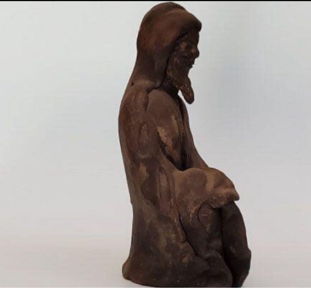 座っている老人の陶器の像　 7.5×10.5×4.5センチ No.92