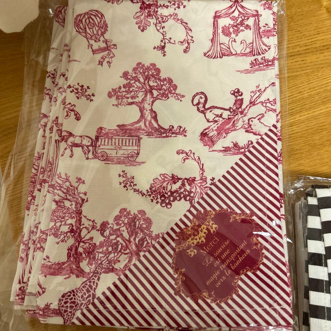 afternoon tea クリスマスツリー　テーブルクロス　テーブルナプキン