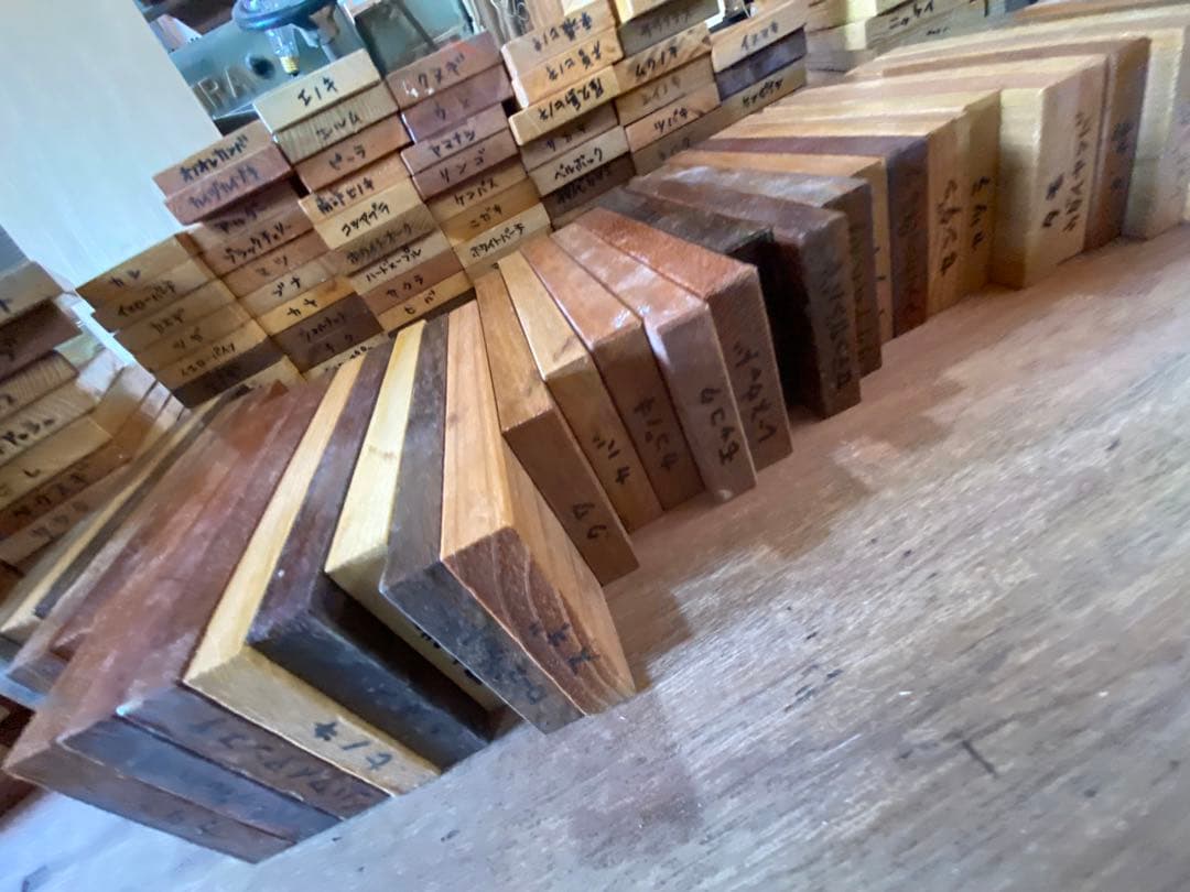木材の端材サンプル162枚