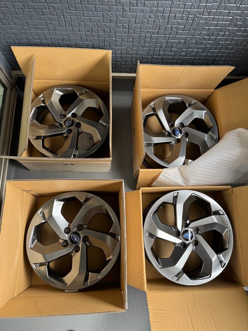 SKフォレスターSTIスポーツ　純正ホイール④