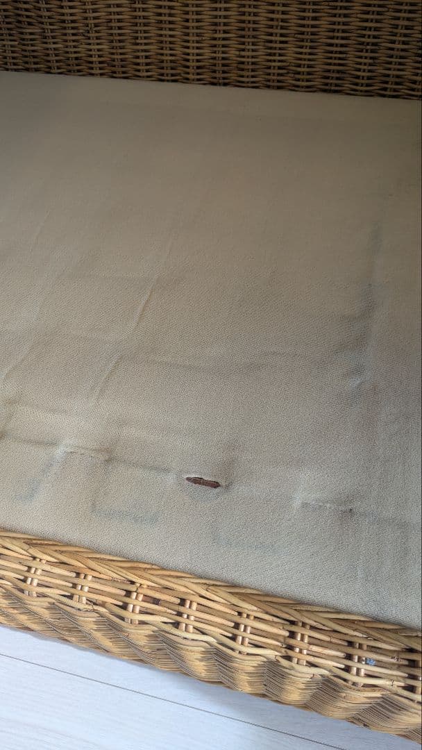 ラタンと布の2人掛けソファ