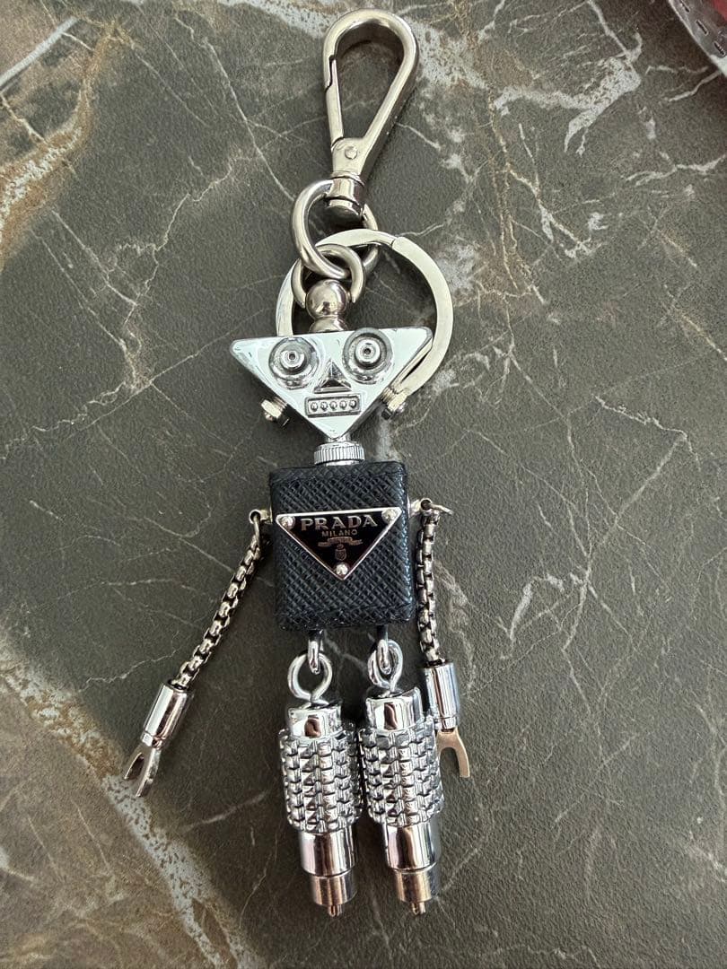 カテナチオ様　PRADAキーリングロボットおまけ付き