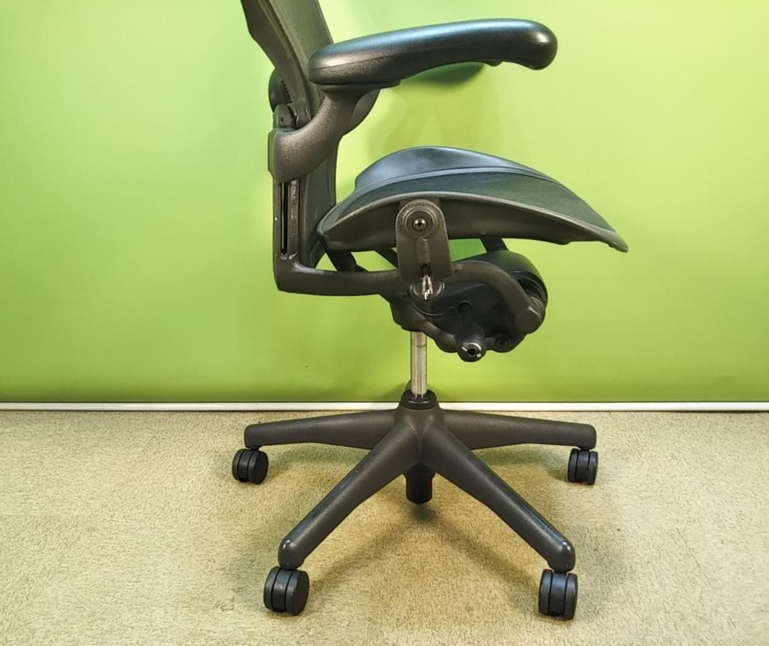 az　ハーマンミラー　アーロンチェア　Bサイズ　スタンダード　固定肘　中古品