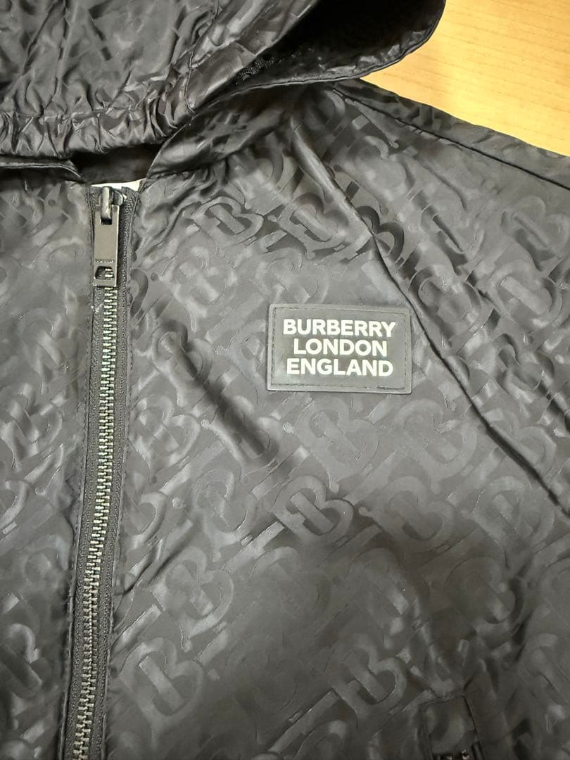 BURBERRY 黒 フード付きジャケット