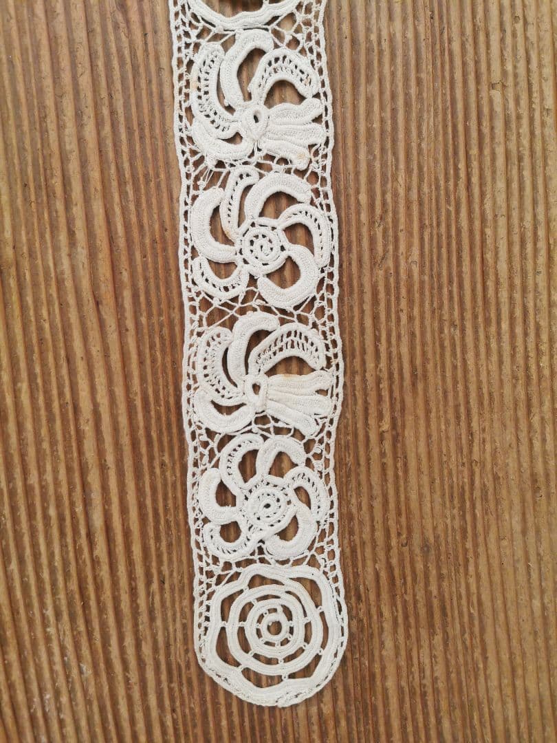 アンティーク アイリッシュクロシェレース 草原の花 多層手編みランナー 付け襟