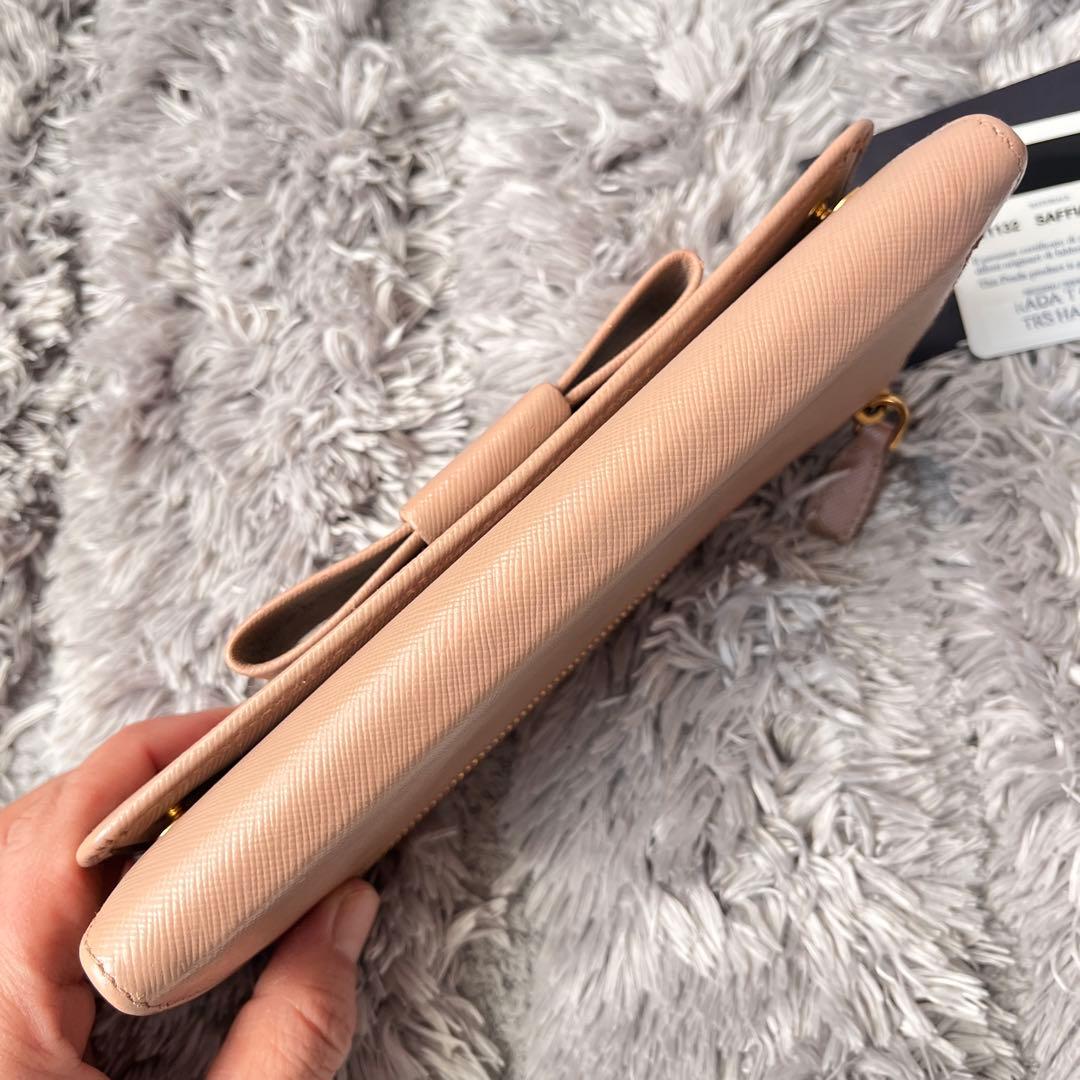 良品✨PRADA フィオッコ　メタルロゴ　サフィアーノ　長財布　ベージュ