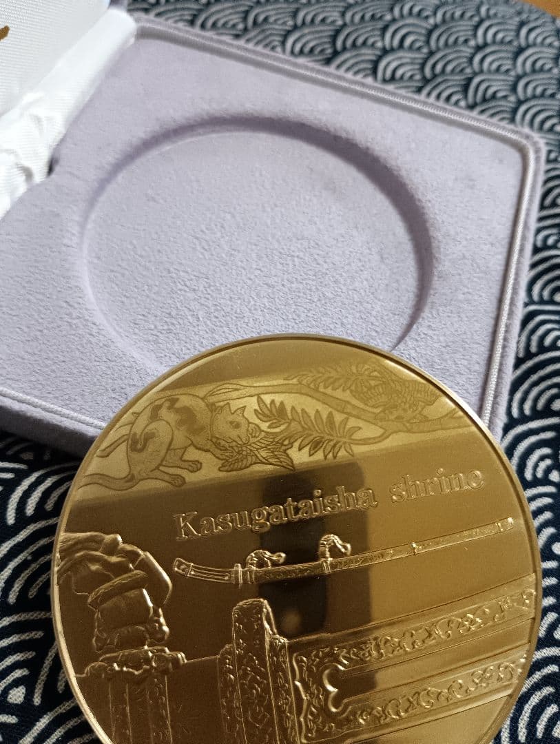 造幣局発行 国宝章牌 春日大社 純銀メダル　金地螺鈿毛抜形太刀