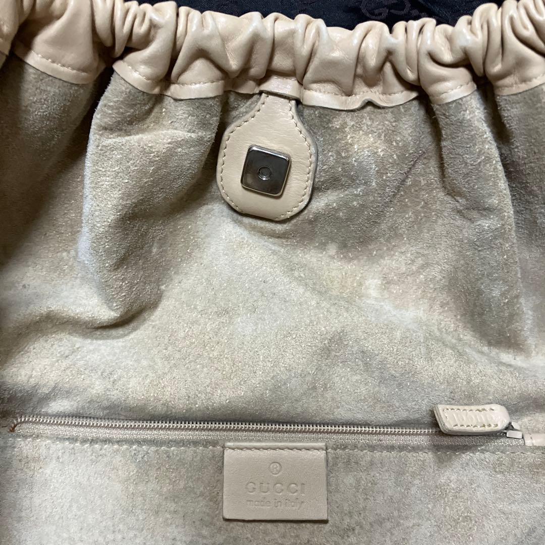 GUCCI ホワイトベージュ レザーショルダーバッグ