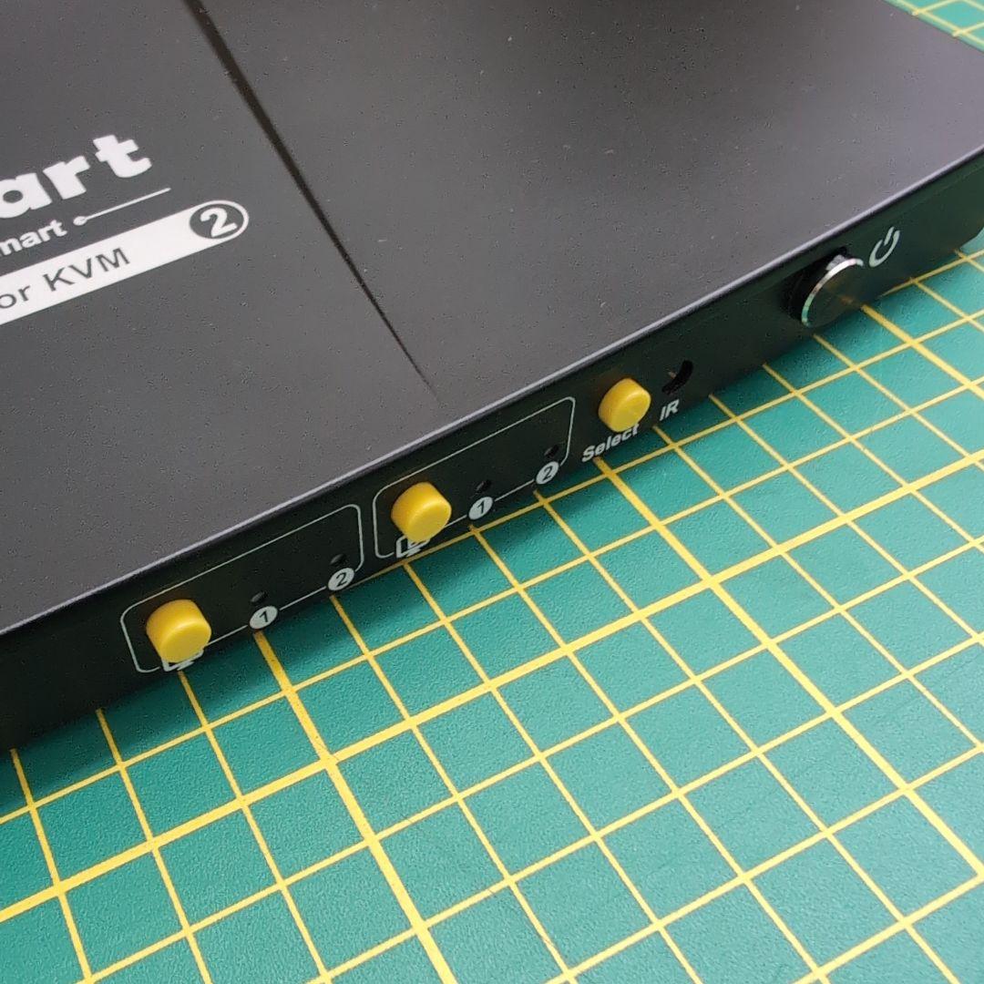 KVM スイッチ