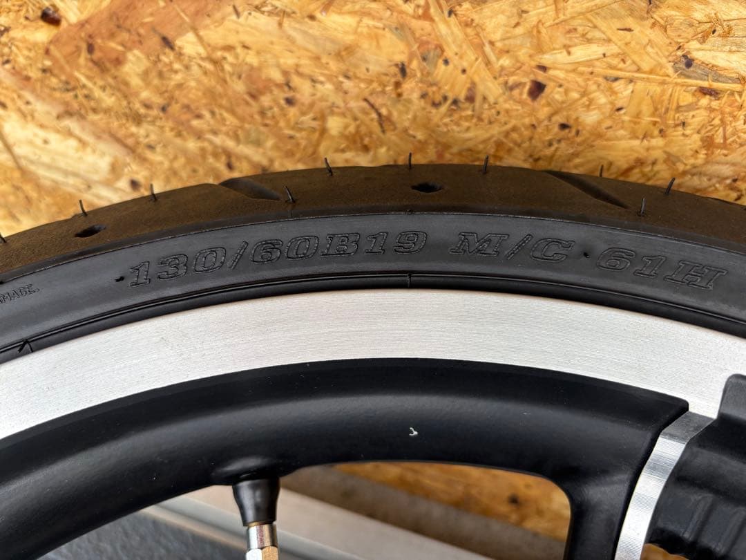 ハーレーダビッドソン　FLHX ストリートグライド　フロントタイヤ&ホイール