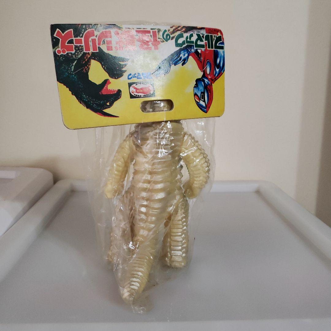バンダイ　ソフビ　ウルトラマン未開封 怪獣　　　レッドキング　緑/クリーム