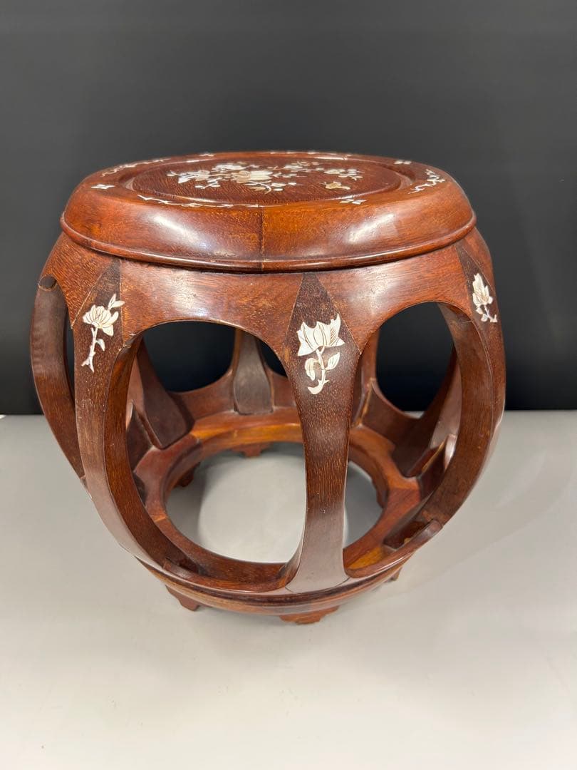 中国花梨￼丸型座卓 螺鈿￼細工付き