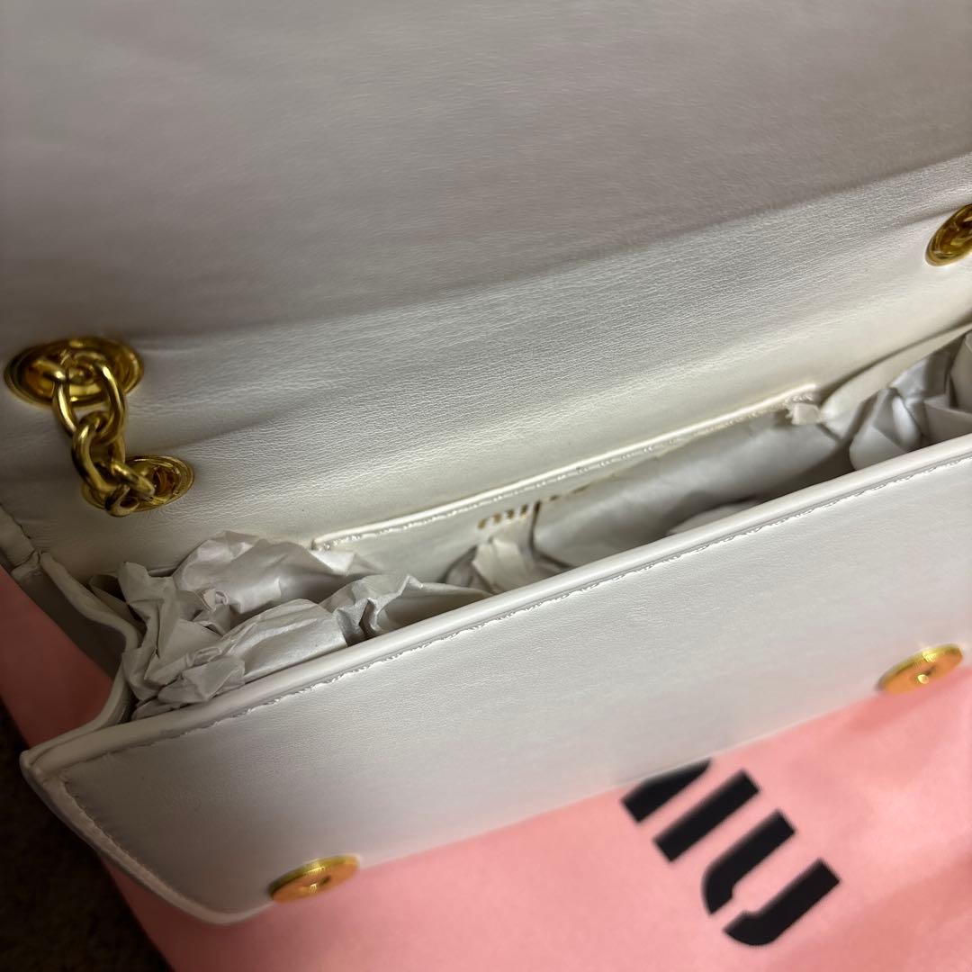 miu miu ホワイト ショルダーバッグ