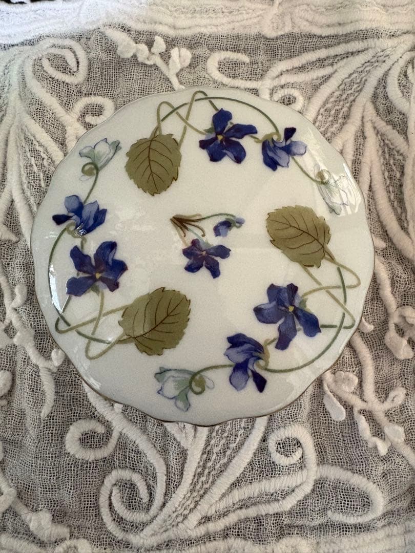 ハビランド　スミレ花柄陶器小物入れ