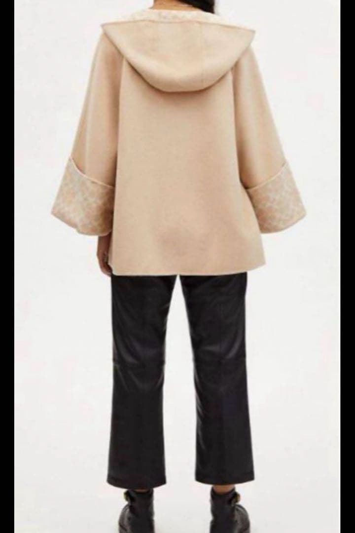 RYO様　新品未使用⭐︎コーチ　ベージュ フード付き ポンチョ