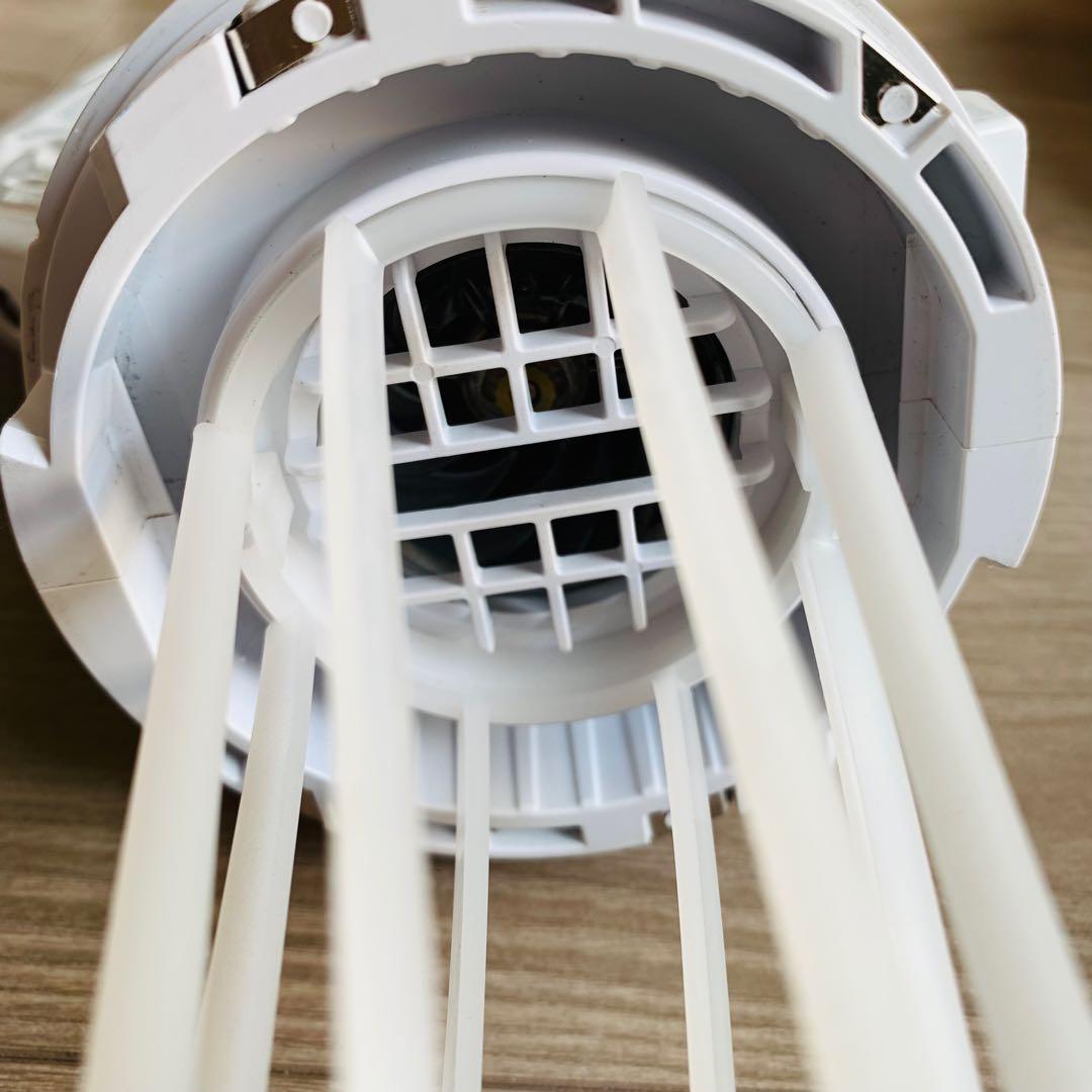 マキタ　充電式クリーナー　紙パックレス式 /コードレス　バッテリー及び充電器付き