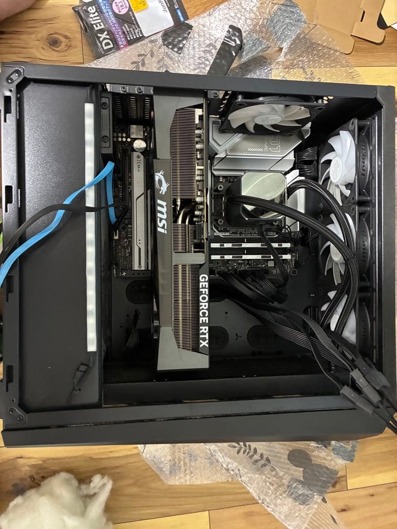 グラフィックボード・グラボ・ビデオカード MSI RTX5090 GamingTrio