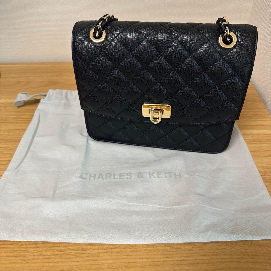 【一度使用】CHARLES & KEITH キルティングチェーンショルダーバッグ
