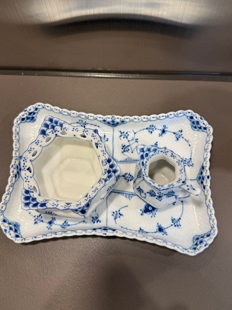 ブルーフルーテッド　フルレース　ティータイムセット