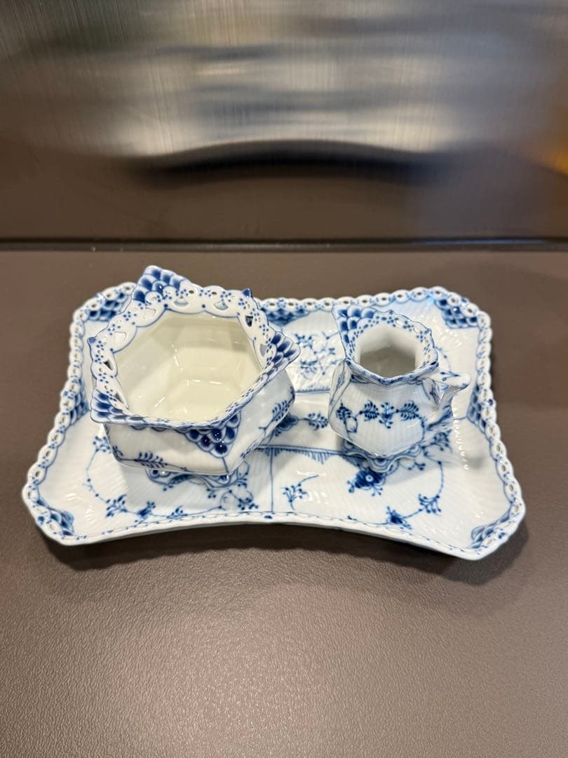 ブルーフルーテッド　フルレース　ティータイムセット