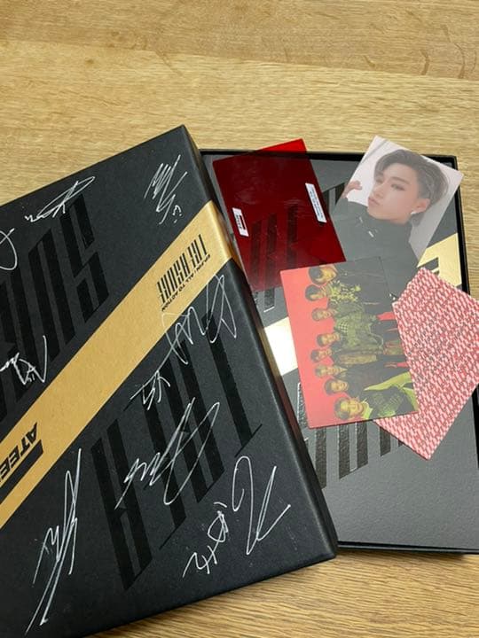 ATEEZ  直筆サイン入りアルバム　グッズ