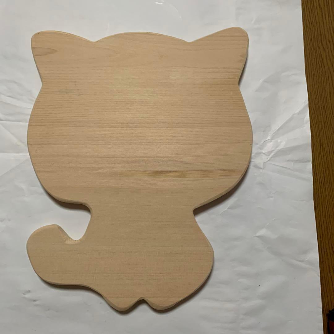 ネコちゃんモチーフ　胴体付きアメリカヒノキ　カッティングボード　まな板 　一枚板