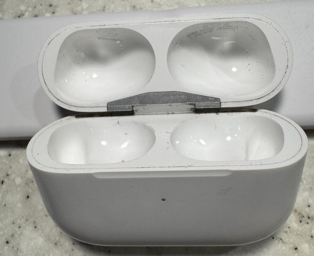 AirPods Pro 2 本体 中古 2022年モデル　2025年購入