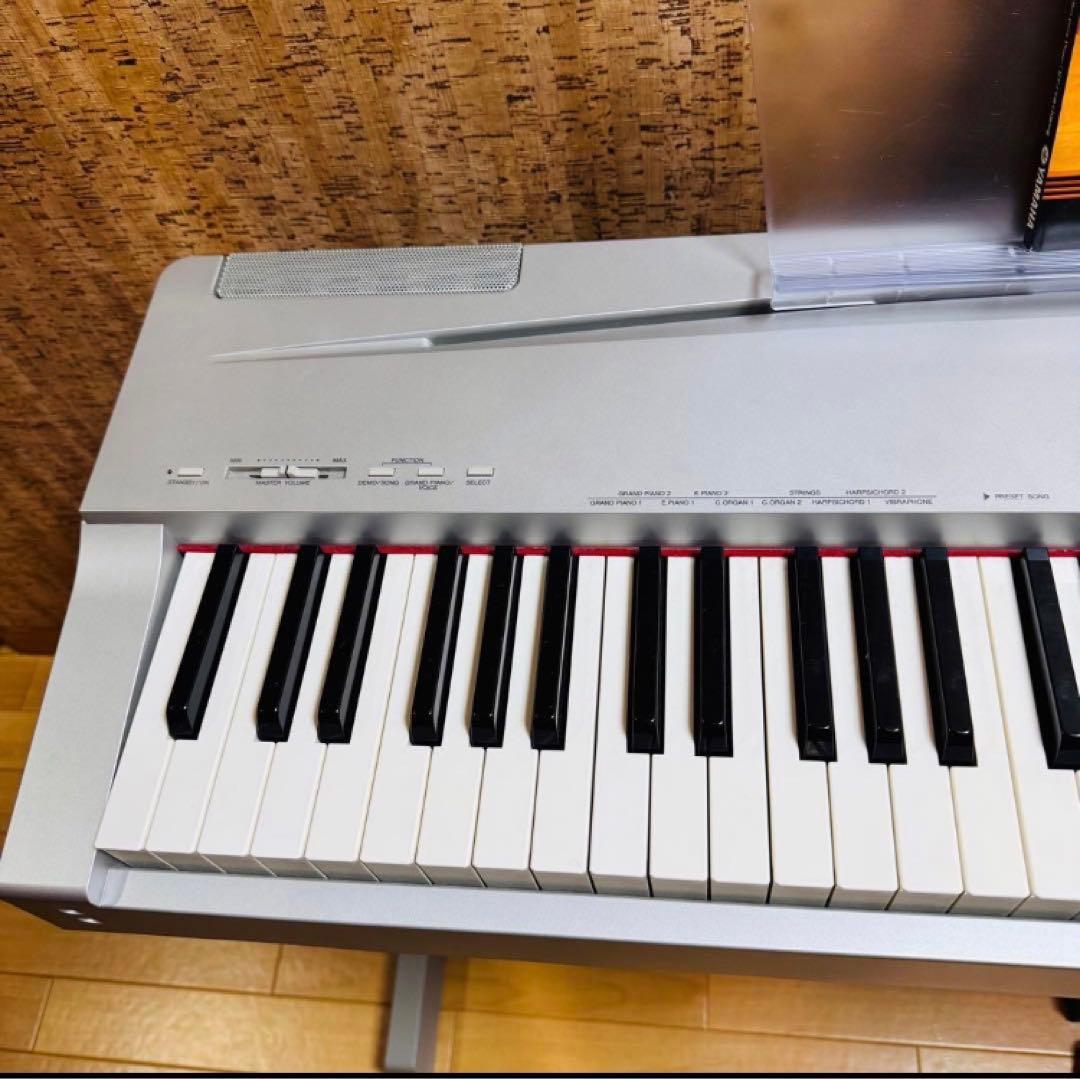 YAMAHA ヤマハ　電子ピアノ　88鍵　ペダル付き　譜面立て付き