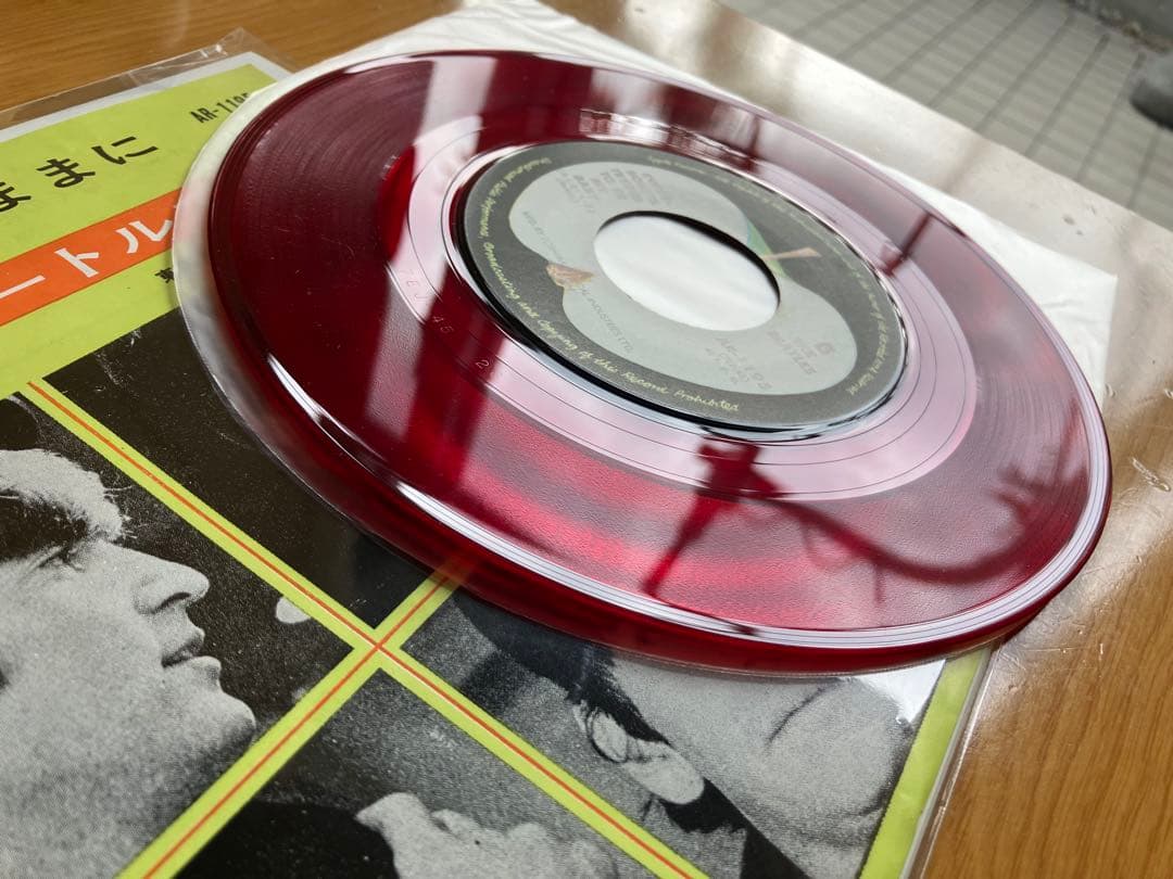 パーティは極上の赤盤　アップル　ビートルズ