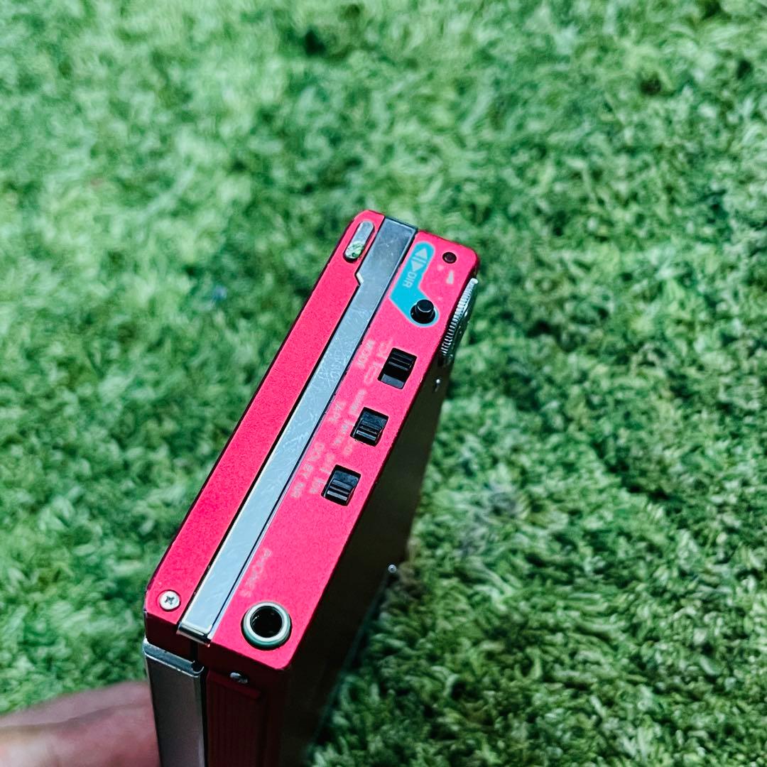 SONYWM-101カセットウォークマンレッド　イヤフォンなし本体のみジャンク品