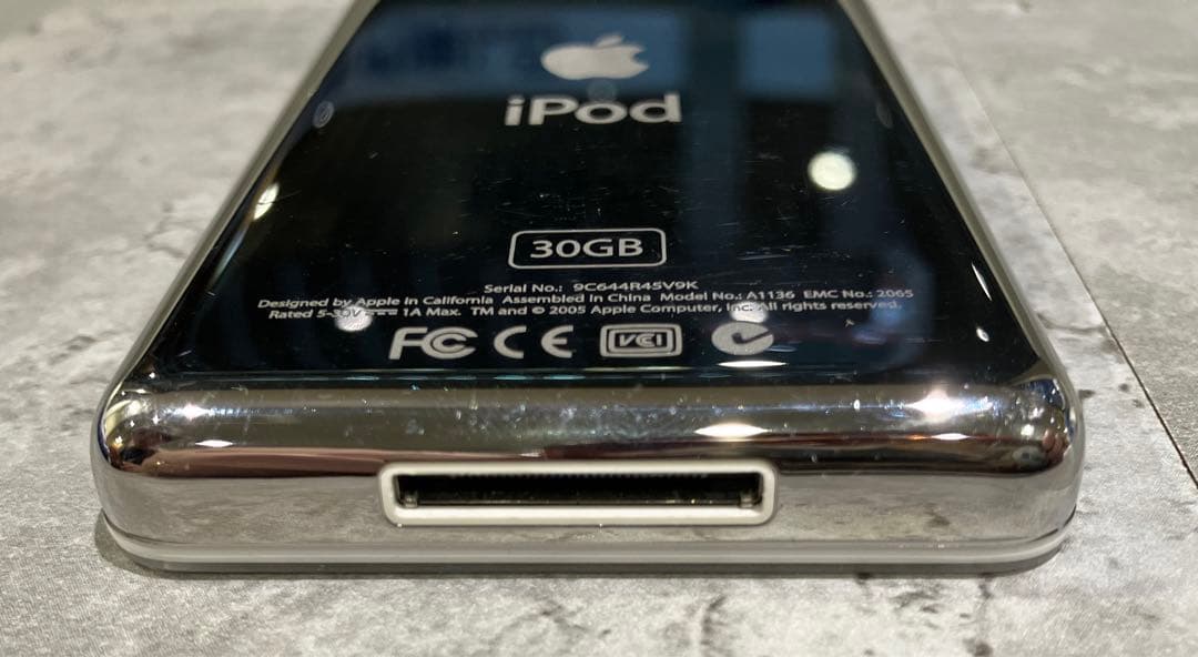 【平成レトロ】iPod Classic ホワイト 30GB USBケーブル付き