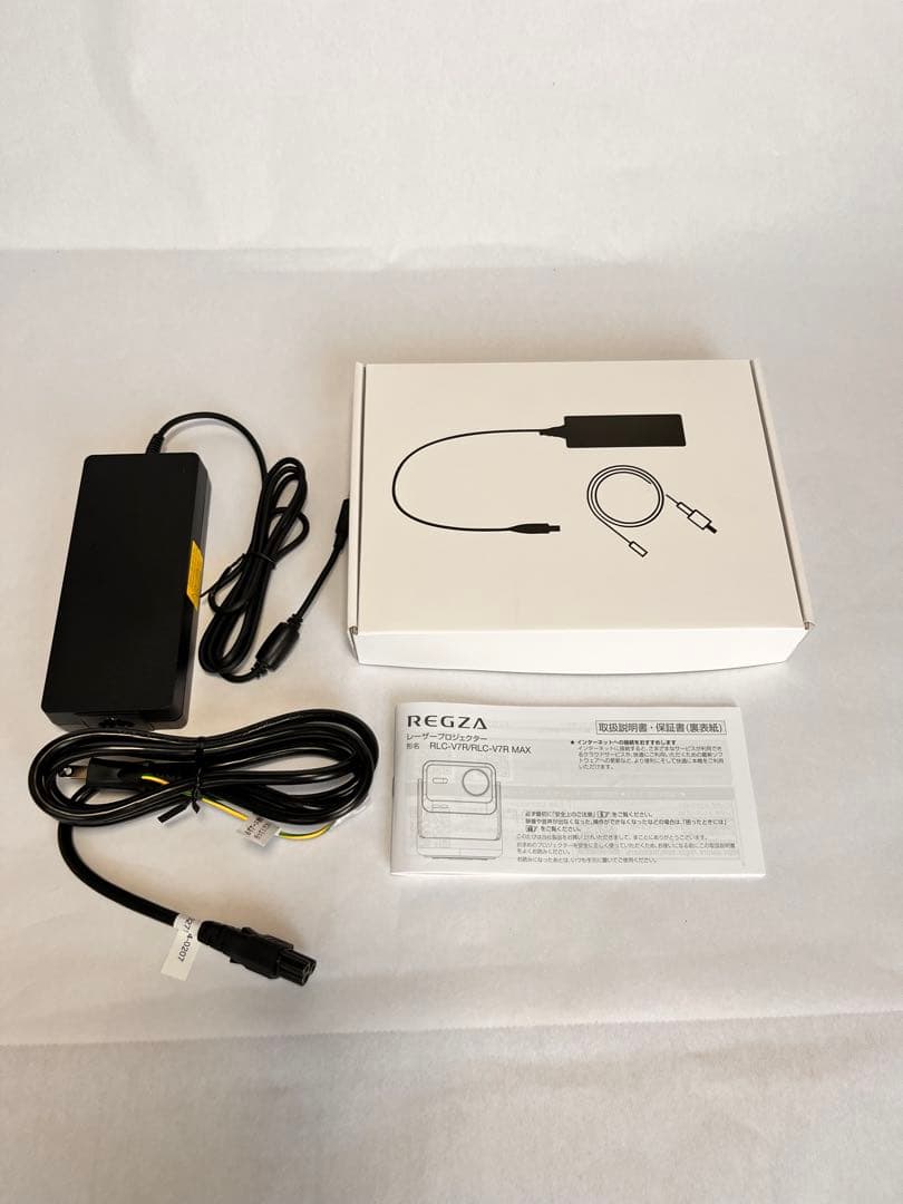 TVS REGZA 4Kレーザープロジェクター RLC-V7R