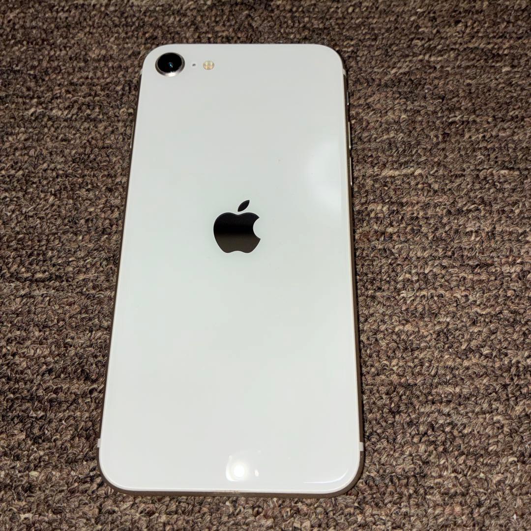 Apple iPhone SE (第3世代) ホワイト 本体　SIMフリー