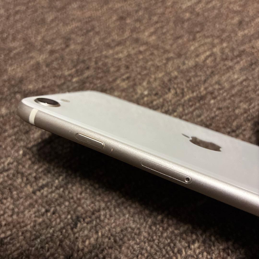 Apple iPhone SE (第3世代) ホワイト 本体　SIMフリー