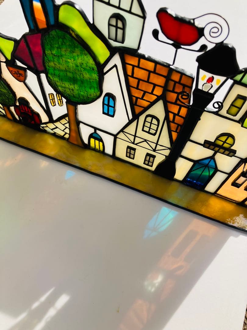 ステンドグラス　ガス燈のある街並み