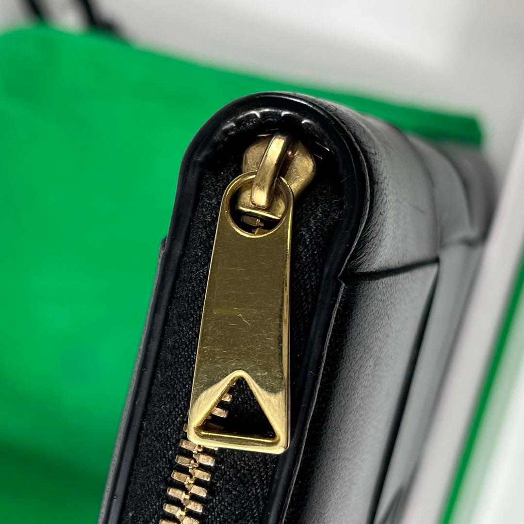 美品 ボッテガヴェネタ マキシイントレチャート ラウンドジップウォレット 黒