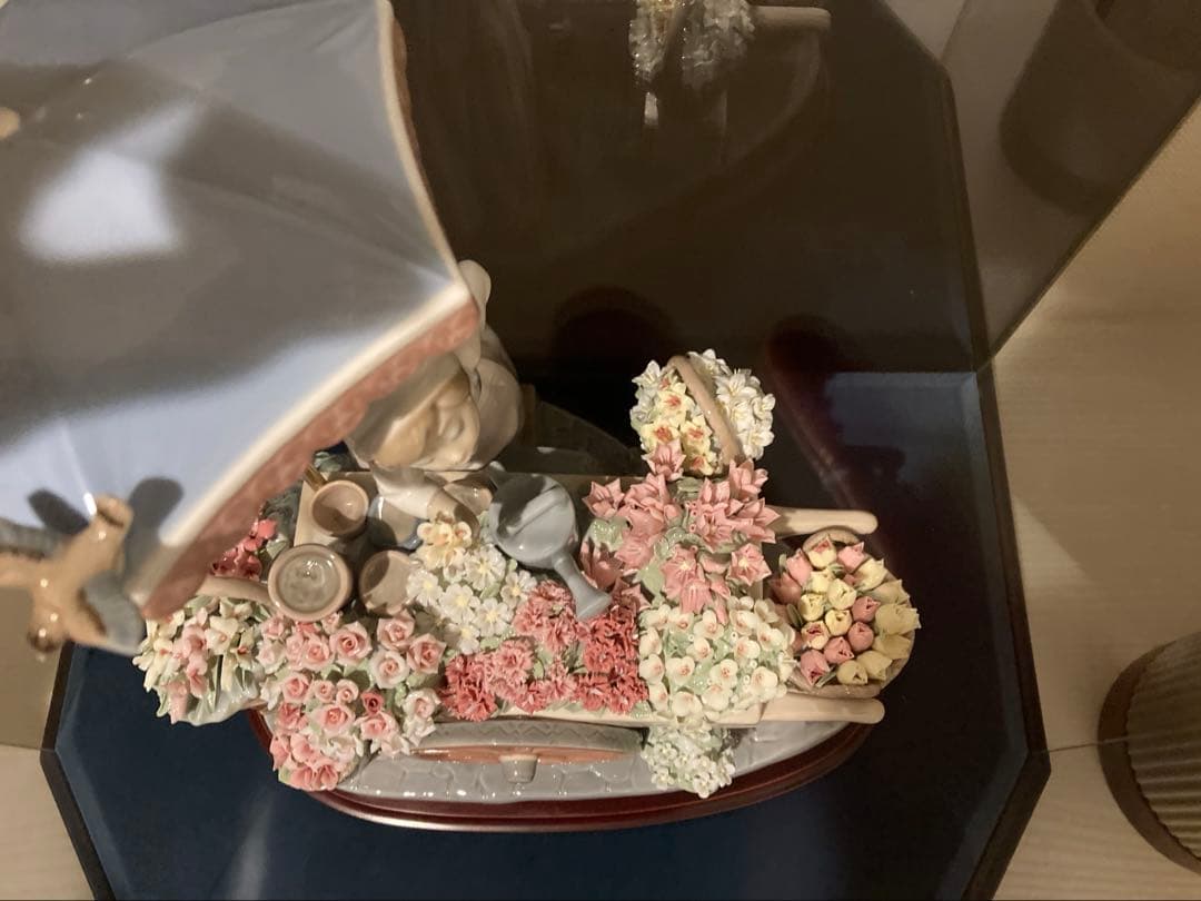 限定値下げ　美品　LLADRO 「公園通りの花屋さん」公式ガラスケース・木製台座