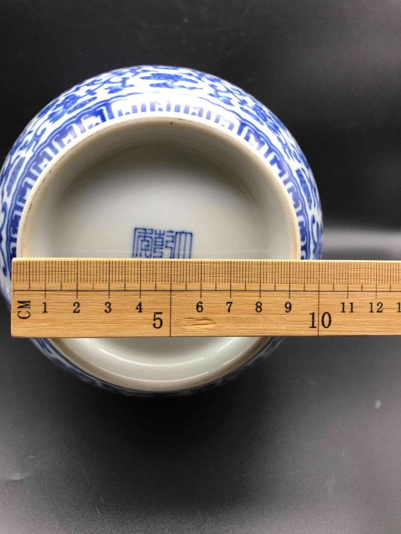 中国骨董　清乾隆時代　大清乾隆年製在銘　染付花芭蕉海水紋　唐草紋　花瓶(B-8)