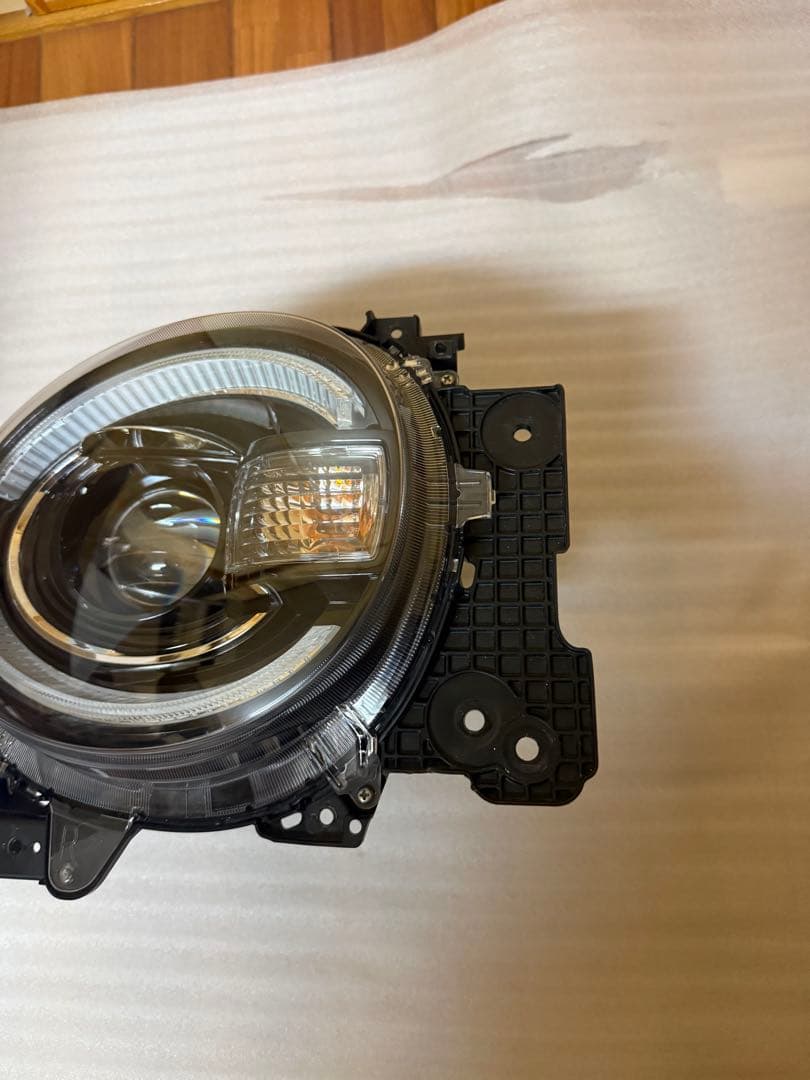 ワゴンRスマイル　LEDヘッドライト右