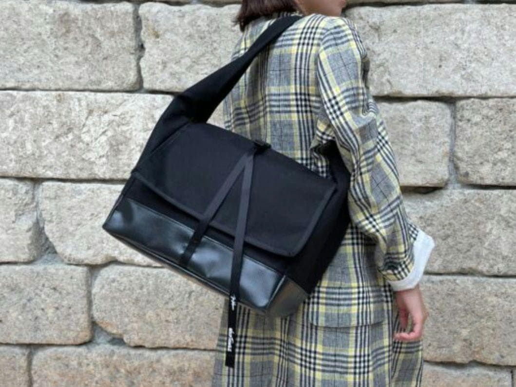 【美品】 WILDTHINGS × JUNMIKAMI メッセンジャーバッグ