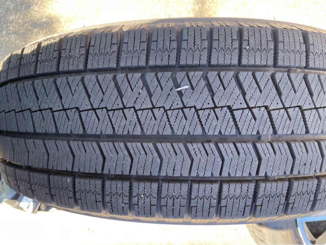 ※注意事項あり　スタッドレスタイヤ215/60R16 ブリヂストン2024年製
