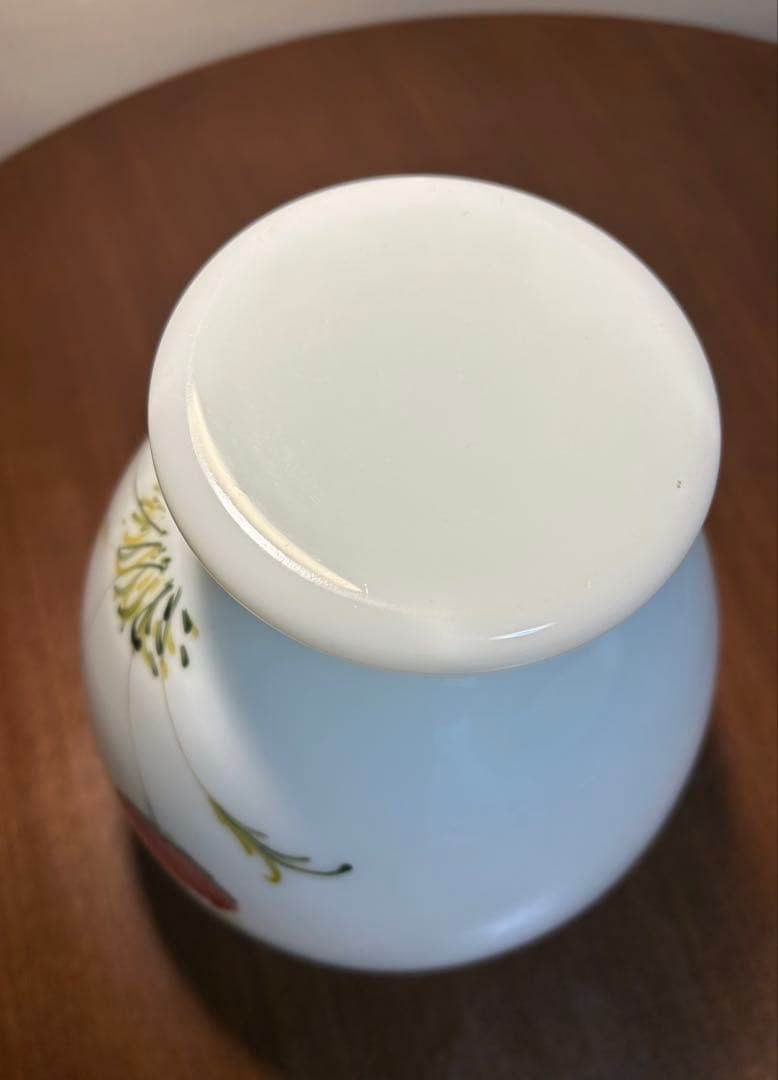 乳白ガラス　手描き花文　花瓶