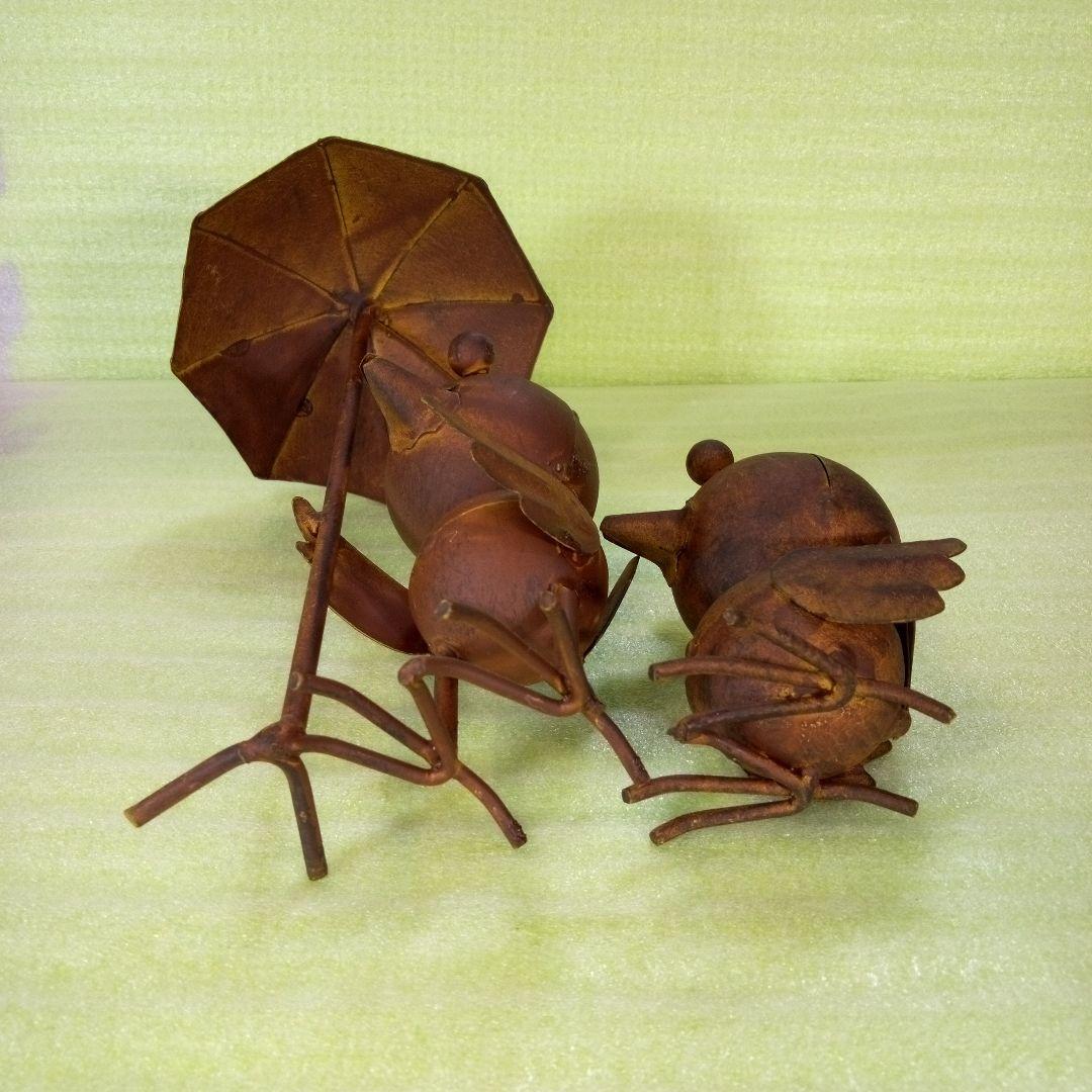 レトロな鳥　2体セット　傘を持つ小鳥の置物　インテリア　オブジェ　ディスプレイ