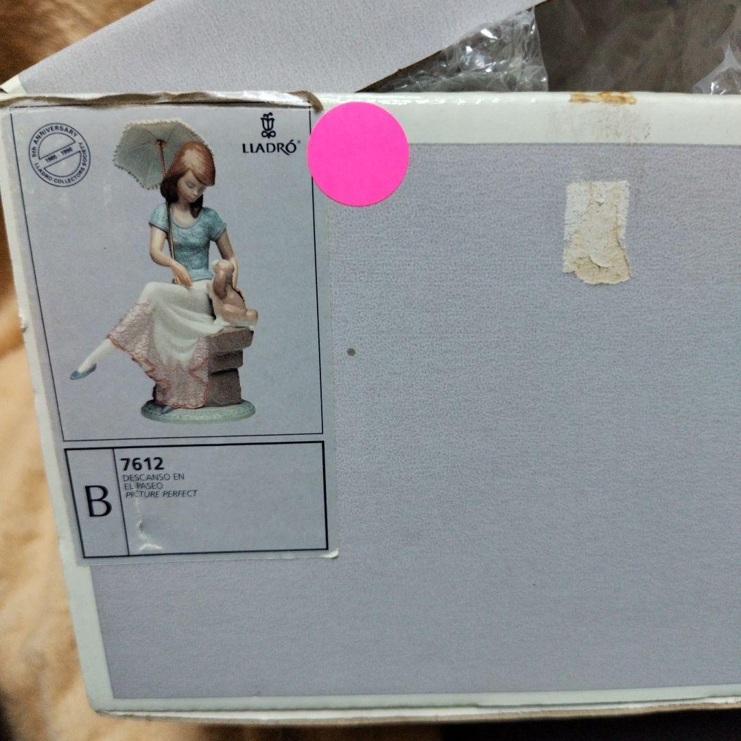 リヤドロ7612 佳人仔犬と語る（箱内の仕切り材なし)