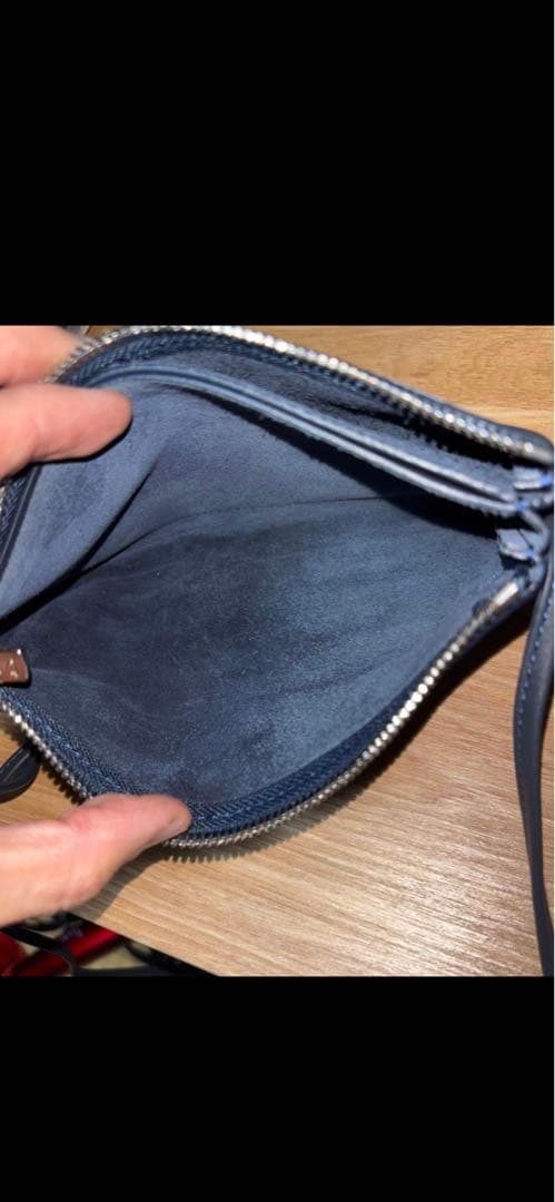 ワイルドスワンズ　 ネイビーのレザーショルダーバッグ