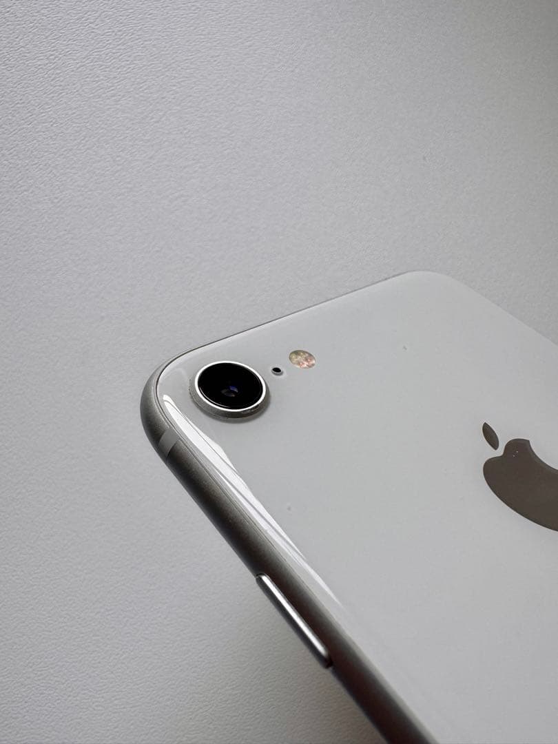 【超美品】Apple iPhone 8 シルバー 64GB バッテリー残100%