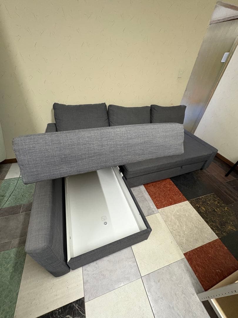 L字型グレーソファ ベッド変形可能￼ 状態良好な中古品