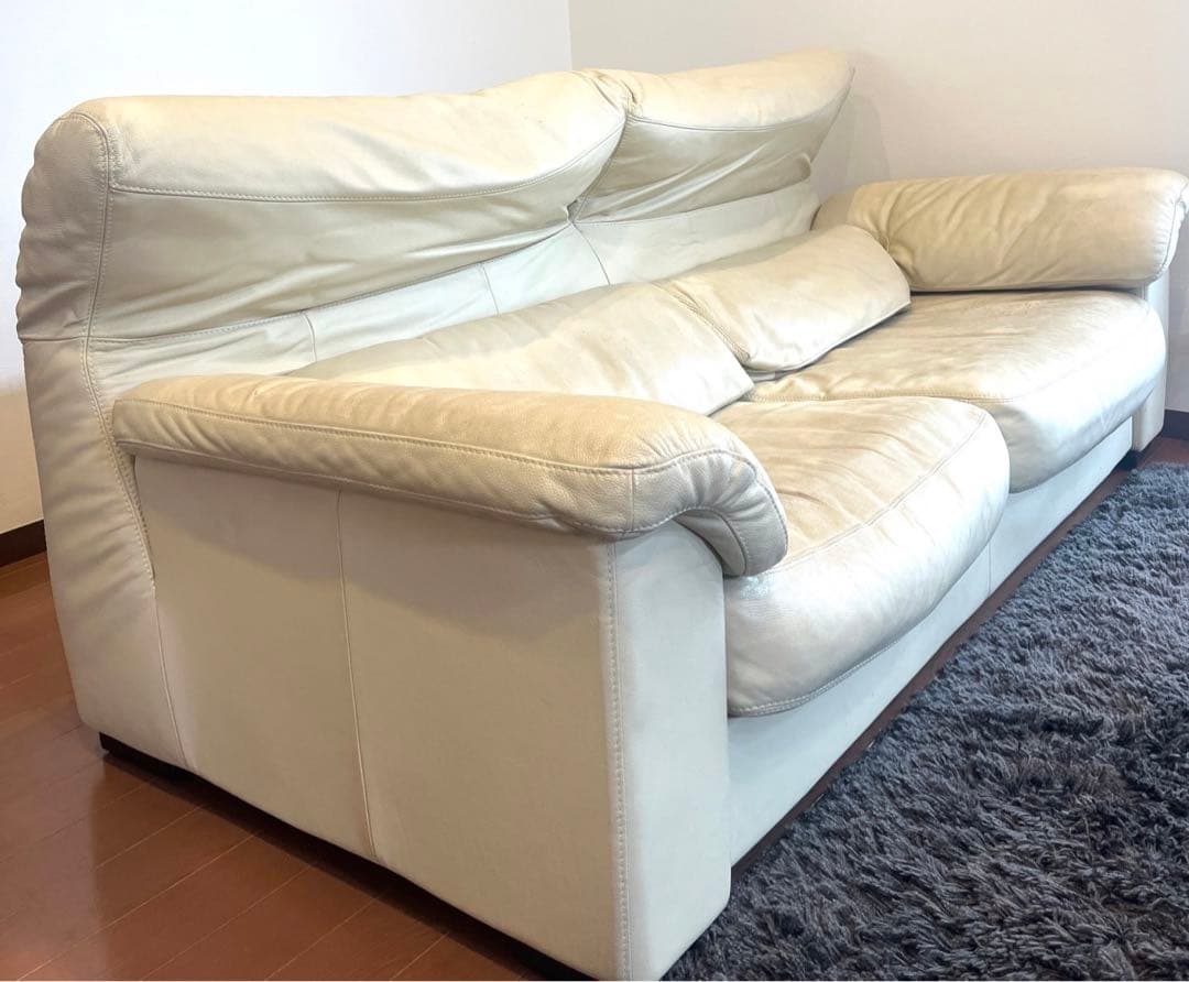 2/18処分します！IDC大塚家具3人掛け総革張りソファ（送料25,400円込）