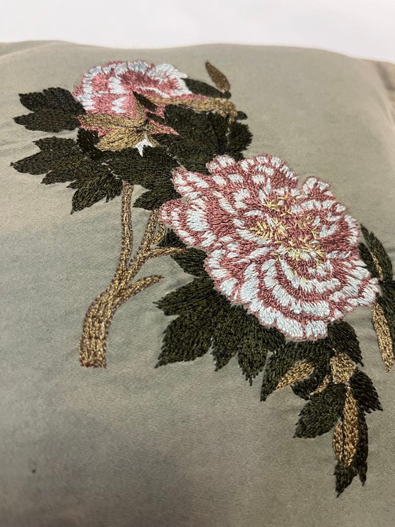 Chatav ectabit 花刺繍 グレー クッションカバー